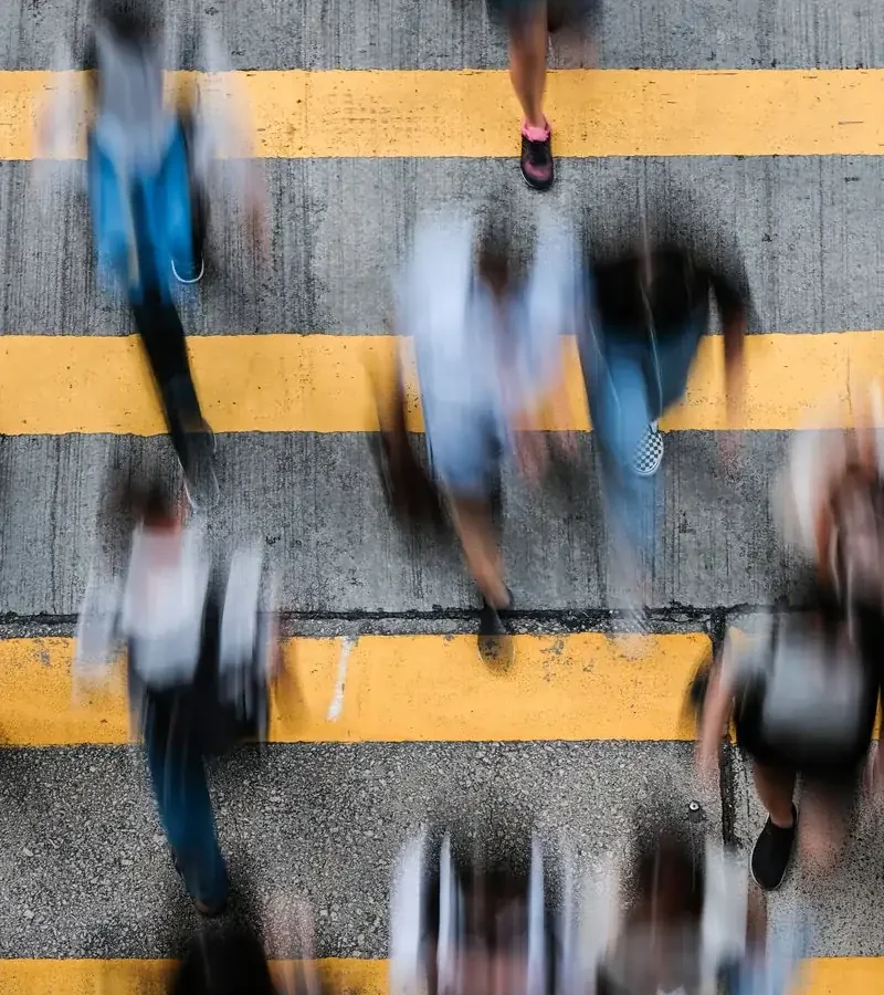 Consumo impulsivo después del trabajo cómo los trayectos y la ciudad pueden convertirse en una rutina automática