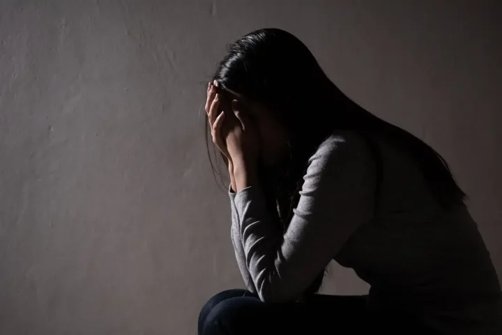 Depresión y consumo en soledad cuándo aislarse para beber o consumir aumenta la preocupación