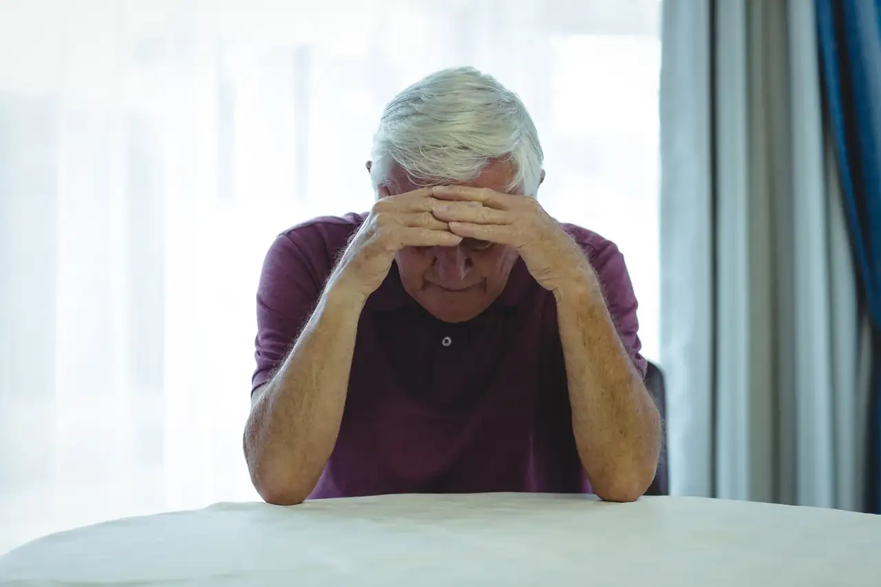 Mi papá está cada vez más preocupado y bebe más desde que se jubiló cómo mirar alcohol, soledad y cambio de rutina