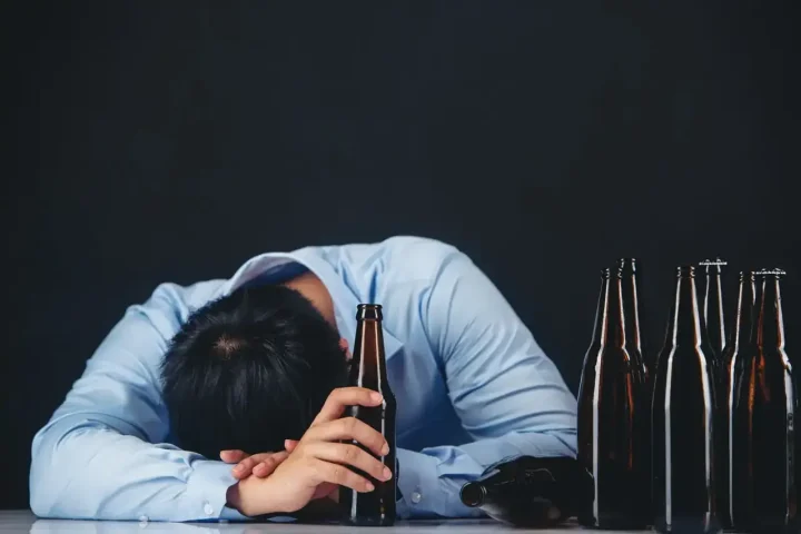 Mi papá toma todos los días pero sigue trabajando puede tener dependencia del alcohol