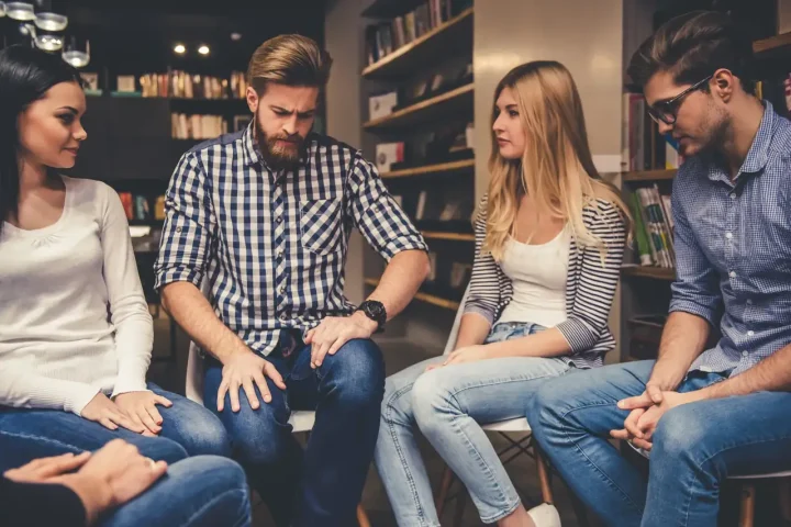 Universitarios que usan estimulantes para estudiar en grupo por qué la presión académica también puede ser presión de pares