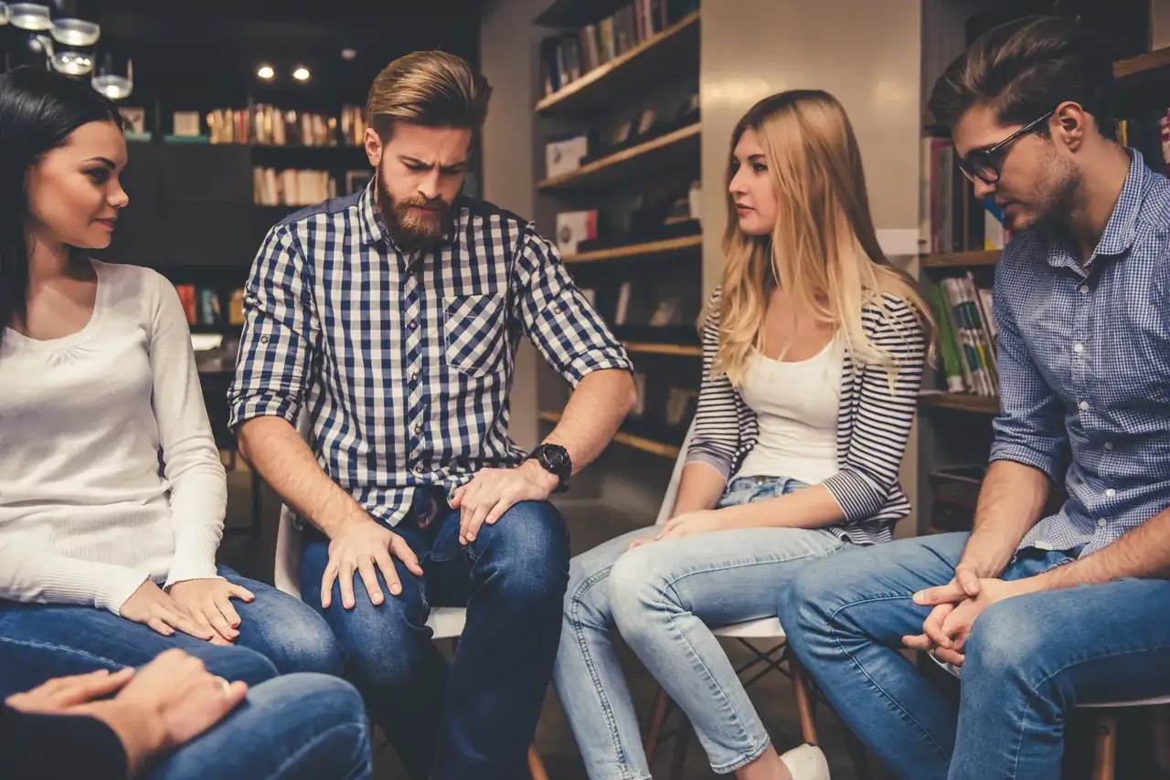 Universitarios que usan estimulantes para estudiar en grupo por qué la presión académica también puede ser presión de pares